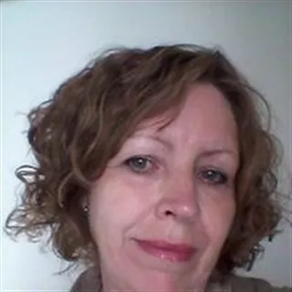 Elaine søger 55-75 m2 lejlighed i Hillerød til leje